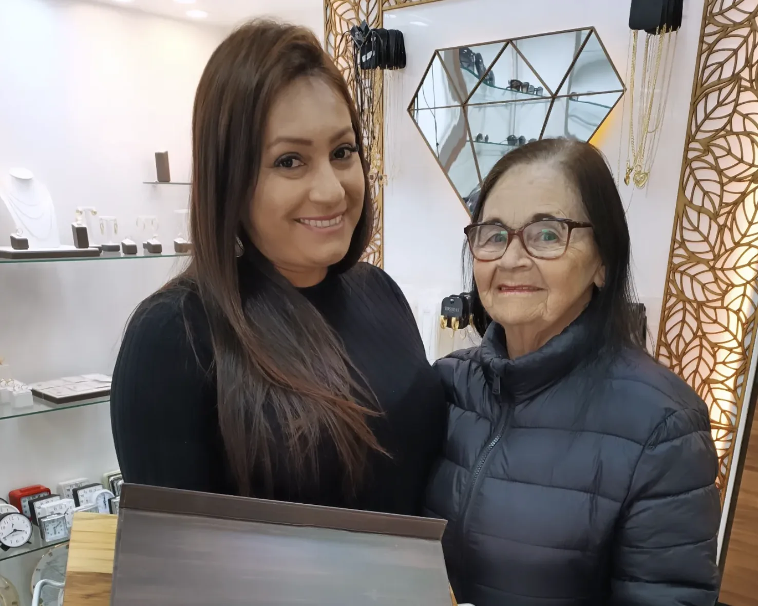 Cliente e óculos ELGIN XV